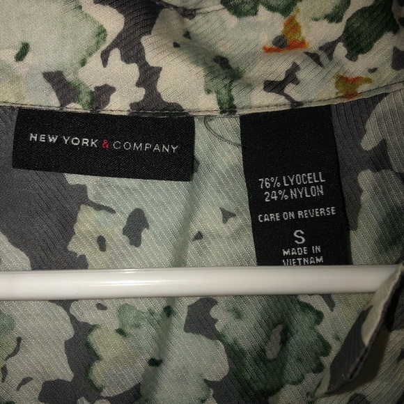 NY&Co Tunic Style Floral Print Dress Shirt - Picture 3 of 3